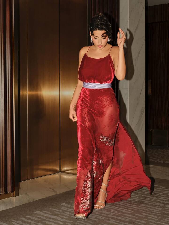 Nora paired the outfit with strappy high-heeled sandals that elevated the glam quotient.