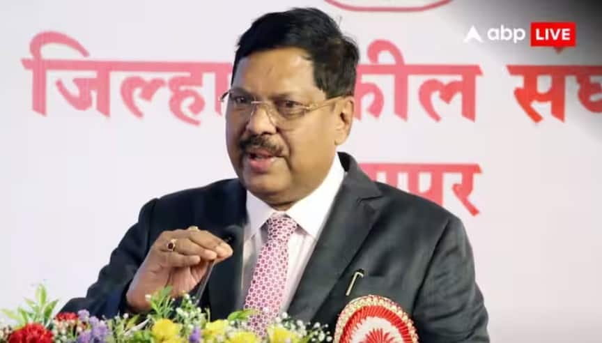 Ambedkarite Groups Protest In Thane Over Attempted Attack On CJI Bhushan Gavai