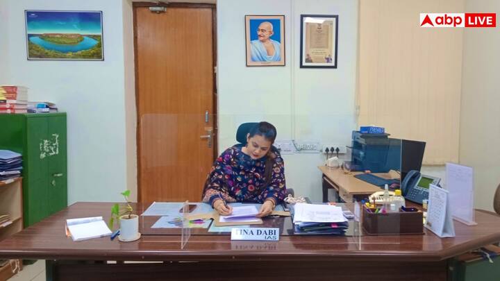 उन्होंने सिर्फ 22 साल की उम्र में यूपीएससी टॉप किया था. वह 2015 यूपीएससी टॉपर होने के साथ-साथ आईएएस ट्रेनिंग अकादमी की भी टॉपर रही थीं.