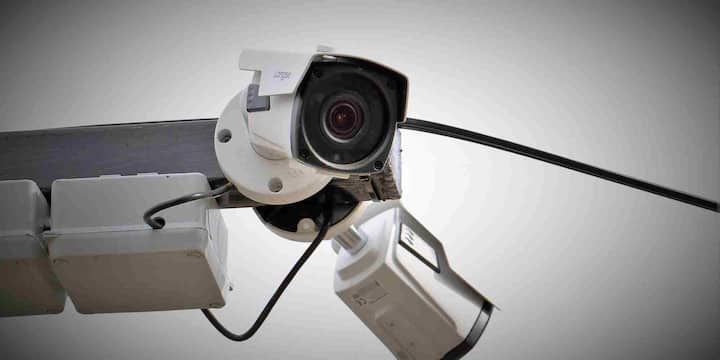 Sim-supported cameras can be connected to smartphones. With this, the user can watch live videos from anywhere and can get an alert immediately on any movement. This provides real-time monitoring facility and makes security more effective than ever.