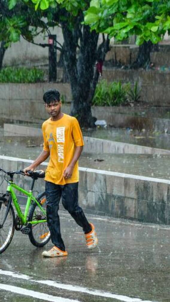 रातभर बरसी बारिश, दिल्लीवालों को मिली गर्मी से राहत, अब आएगी हल्की सर्दी