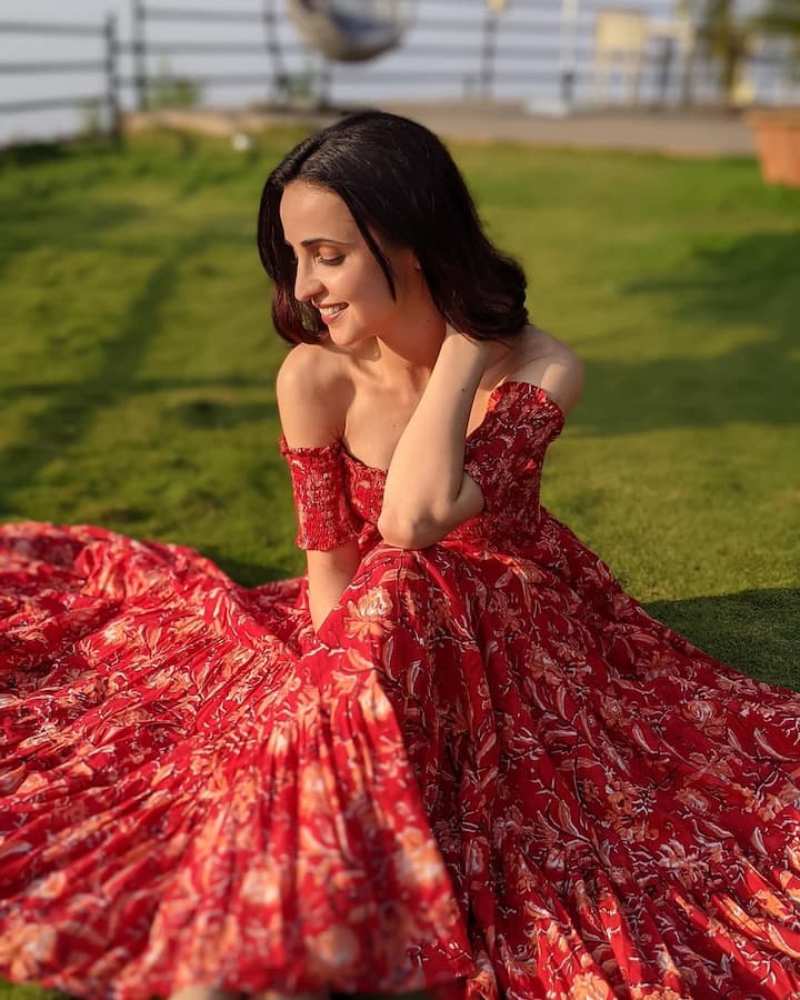 मोहित और सनाया इस सीजन के सेकंड रनर अप बने थे. 2019 में सनाया को विक्रम भट्ट की डायरेक्शन में बनी हॉरर फिल्म 'घोस्ट' में लीड रोल में देखा गया था.