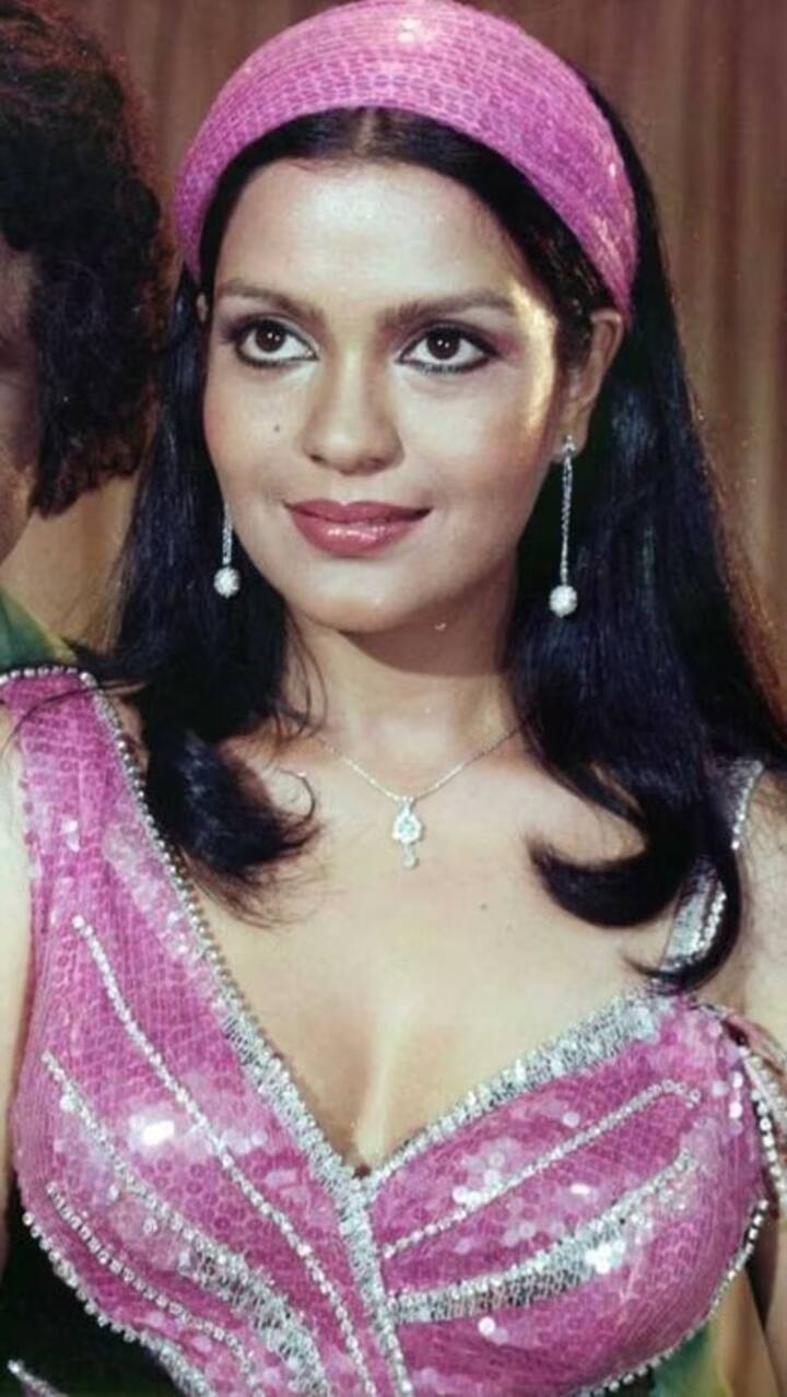 जीनत अमान बॉलीवुड की मशहूर एक्ट्रेस और फिल्मों की स्टाइल आइकन रही हैं. उन्होंने 1970 और 1980 के दशक में अपने एक्टिंग और खूबसूरती से लोगों के दिलों में खास जगह बनाई.