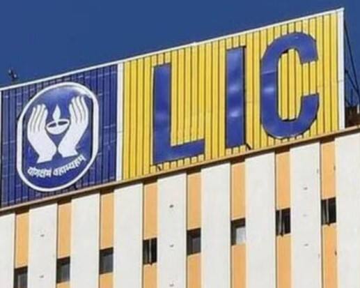 દરેક વ્યક્તિને ચિંતા હોય છે કે વૃદ્ધાવસ્થામાં કઈ રીતે સમય પસાર કરશે. તેથી નિવૃત્તિ માટે આયોજન કરવું અને ભંડોળ બનાવવું મહત્વપૂર્ણ છે. જેથી તમારે તમારા પાછલા વર્ષોમાં તમારા ખર્ચાઓને પહોંચી વળવા માટે મદદ માંગવી ન પડે. તમે તમારી નિવૃત્તિનો આનંદ પણ માણી શકો છો. જો કે, તમારી બચતનું રોકાણ કરતા પહેલા આપણા મનમાં પૈસા ગુમાવવા અથવા જોખમની ચિંતા હોય છે. આપણે એક એવી યોજના ઇચ્છીએ છીએ જે 100% જોખમમુક્ત હોય. અહીં કામ આવે છે લાઈફ ઈન્શ્યોરન્સ કોર્પોરેશન.