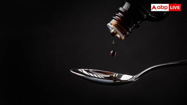 ब्रांडेड कफ सिरप दवा कंपनियों के लिए ज्यादा रिवेन्यू बनाते हैं जबकि जेनेरिक सिरप मेडिकल स्टोर को ज्यादा फायदा देते हैं.