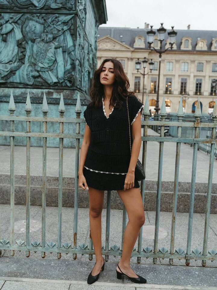 અભિનેત્રી હાલમાં પેરિસમાં છે, જ્યાં તેણે એક ફેશન શોમાં હાજરી આપી હતી. તેણીએ હવે ઇન્સ્ટાગ્રામ પર શોના તેના લુકના ઘણા ફોટા શેર કર્યા છે.