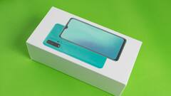 चार्जर के बाद अब नए फोन के बॉक्स से गायब होगी यह एक्सेसरी, इस कंपनी ने कर दी शुरुआत