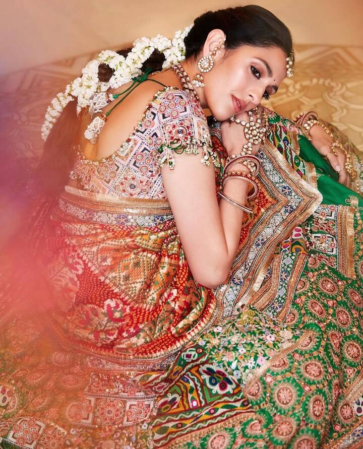 बहुत कम लोग ही जानते होंगे कि श्लोका ने कनेक्ट फॉर नाम की एक कंपनी लॉन्च की थी. इसके जरिए वो देशभर के एनजीओ को हेल्प करती हैं.