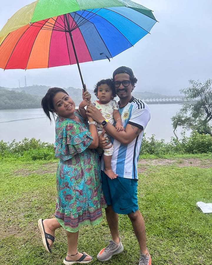 भारती और हर्ष ने 3 दिसंबर 2017 में शादी की थी. शादी के बाद 2022 में भारती ने एक बेटे को जन्म दिया जिसका नाम इन्होंने लक्ष्य लिम्बाचिया है. प्यार से अपने बेटे को दोनों गोला कहते हैं.