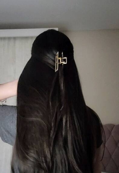 कोरियन हेअर पॅक केस मजबूत करतो. एलोवेरा जेल स्कॅल्पला साफ ठेवतो , अंडे केस वाढवतात, खोबरेल तेल केस चमकदार करतात आणि जिनसेंग पावडर पोषण देतात