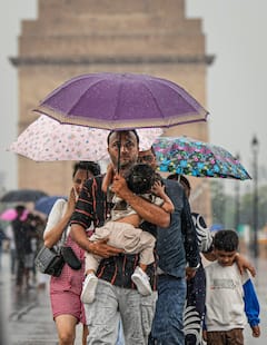Weather Forecast Today: अगले 5 दिन तक बारिश का तांडव! यूपी, बिहार, दिल्ली में कब-कब कितनी आफत, जानें ताजा अपडेट