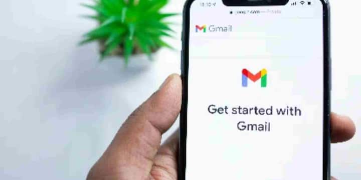 For example, if you want to send a company to the same mail to many clients, but do not want Client A to see the email address of client B, then you put all of you in the BCC. Every person gets a mail, but no one can see who has been sent to the mail. This means that BCC is a confidential copy.