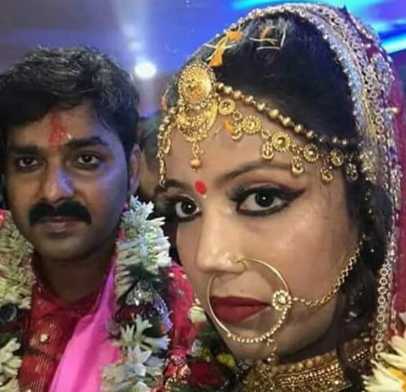 वहीं सोमवार, 6 अक्टूबर को भोजपुरी अभिनेता पवन सिंह की दूसरी पत्नी ज्योति सिंह उनके लखनऊ स्थित घर के बाहर रो पड़ीं और दावा किया कि पवन सिंह ने उनके खिलाफ एफआईआर दर्ज कराई है. उन्होंने इंस्टाग्राम पर लाइव आकर कहा, 