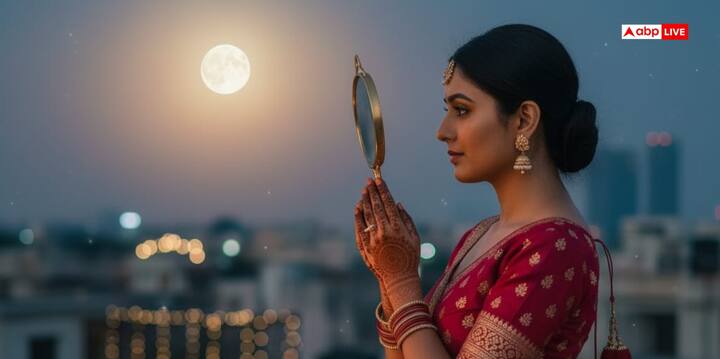 Karwa Chauth 2025: कई लड़कियां शादी से पहले भी करवा चौथ का व्रत रखती हैं, ताकि उन्हें अच्छा जीवनसाथी मिले. ये आस्था और सच्चे प्रेम पर भरोसे की एक खूबसूरत परंपरा है.