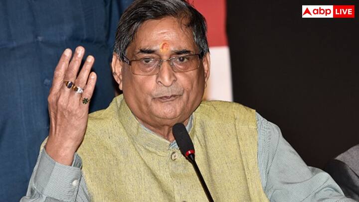 तीसरे स्थान पर आते हैं रवींद्र किशोर सिन्हा. इन्हें आर.के. सिन्हा के नाम से भी जाना जाता है. आर.के. सिन्हा करोड़पति व्यवसायी के साथ-साथ राजनीतिज्ञ, समाजसेवी और पत्रकार भी हैं. ये सिक्योरिटी एंड इंटेलिजेंस सर्विसेज कंपनी के फाउंडर भी हैं. इनकी नेटवर्थ 650 मिलियन डॉलर यानी 5300 करोड़ रुपये है.