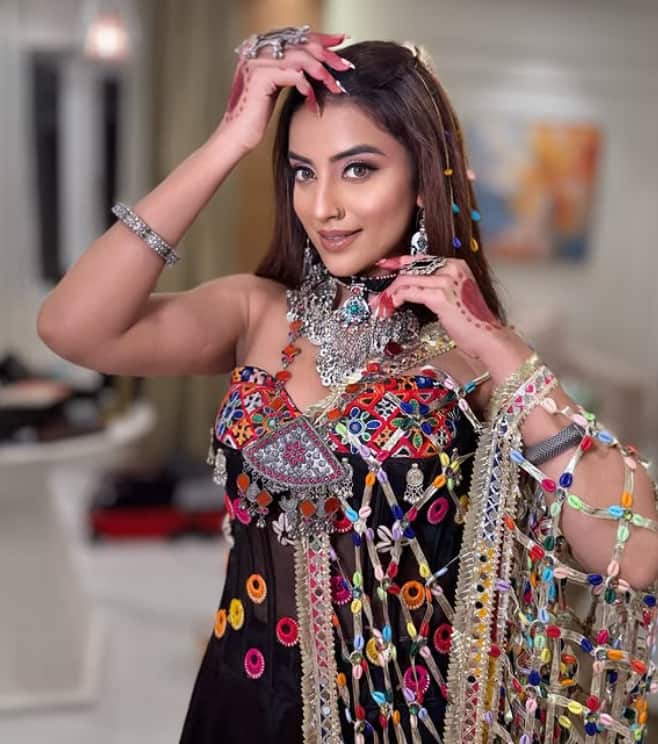 अक्षरा ने अपने करियर में कई अवार्ड्स और  एप्रिसिएशन भी हासिल की है. उनकी एक्टिंग और सिंगिंग के लिए उन्हें कई बार सम्मानित किया गया है. उन्होंने साबित कर दिया है कि भोजपुरी सिनेमा में भी टैलेंटेड और मेहनती ऐक्टर बड़े मुकाम तक पहुंच सकते हैं.