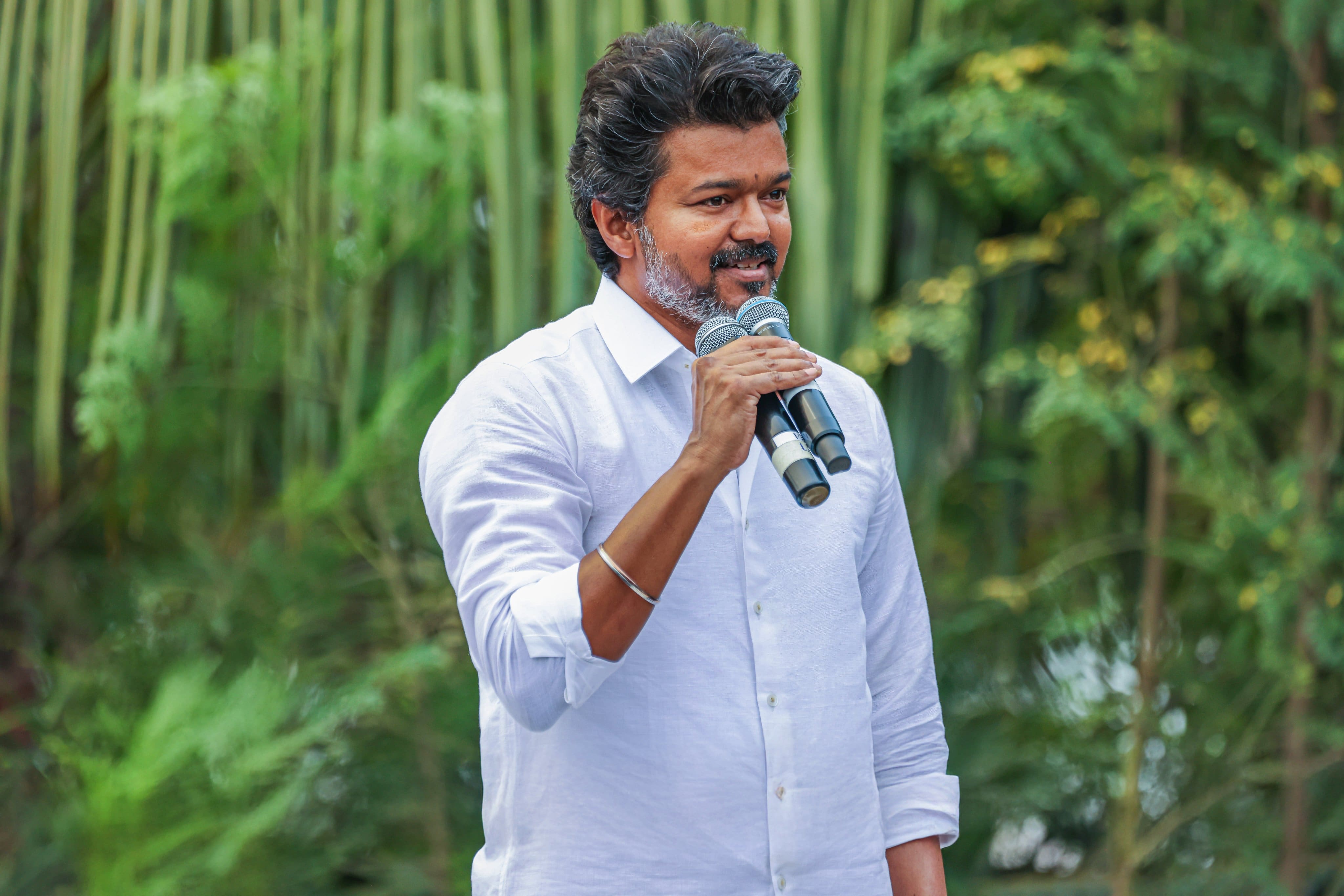 Ajith VS Vijay: விஜய்யை வீழ்த்த அஜித்தான் ஆயுதமா? அரசியல் கட்சிகள் போடும் கணக்கு!