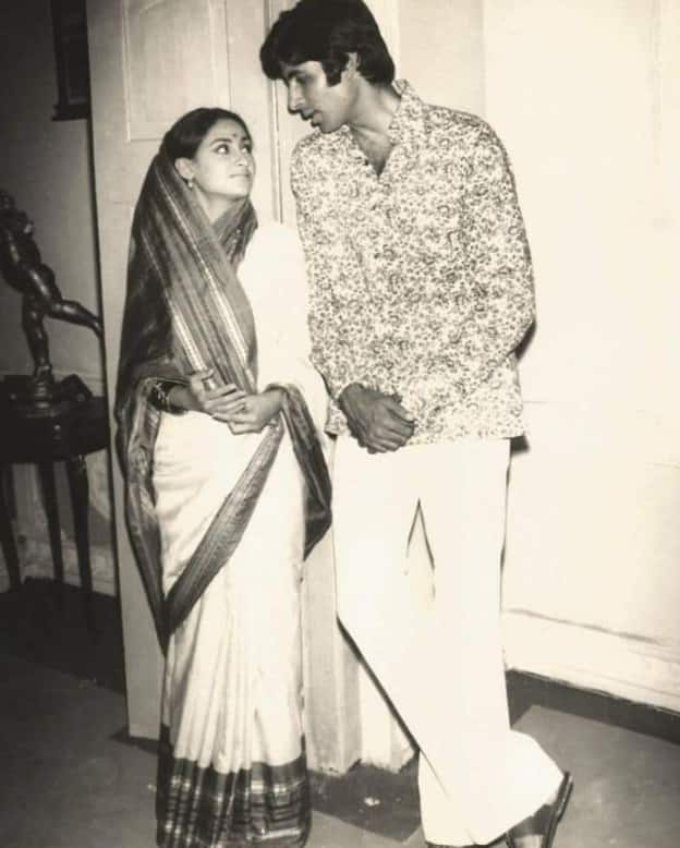 This photo of Amitabh Bachchan looking lovingly at Jaya Bachchan remains quite viral. The couple is seen immersed in love.
