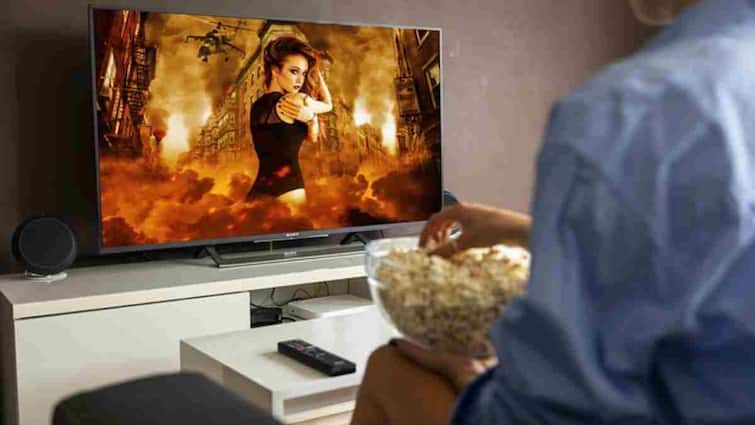 अब फ्री में देखिए Live TV और फिल्में! आपके Smart TV में छुपा है यह सीक्रेट तरीका, जानिए पूरा प्रोसेस