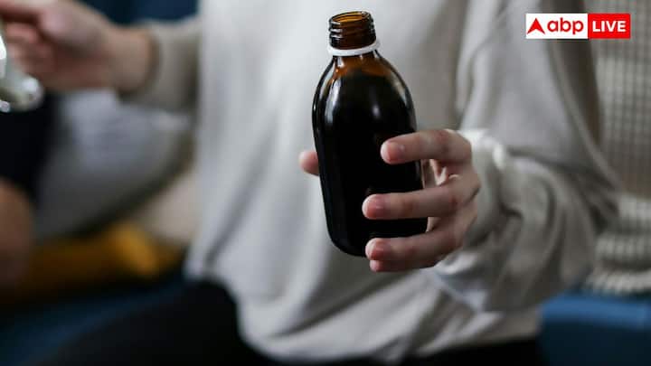 जेनेरिक कफ सिरप का उत्पादन काफी ज्यादा सस्ता होता है. आमतौर पर यह है ₹8 प्रति बोतल पर तैयार हो जाता है. रिटेलर्स को यह 20-30 रुपए में बेचा जाता है. इसकी एमआरपी ₹80-₹100 तक होती है. इस मूल्य के अंतर से ही समझा जा सकता है कि मेडिकल स्टोर्स को कितना ज्यादा लाभ होता है.