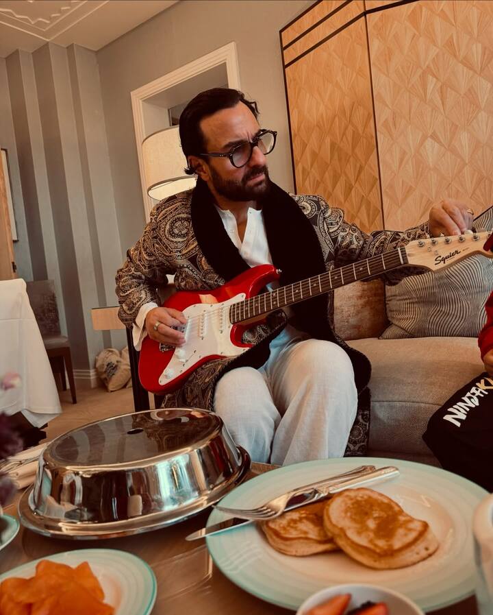 सैफ की तारीफ करने का करीना एक मौका नहीं छोड़ती हैं. सैफ को गिटार बजाना बहुत पसंद है और वो अक्सर प्ले करते हैं.