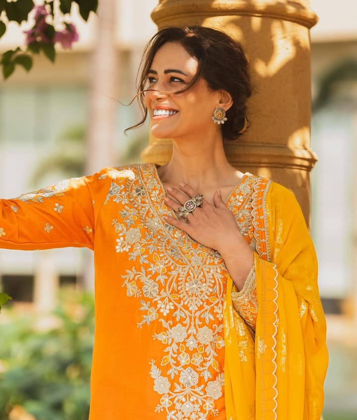 Now whenever she appears in an event or photoshoot, her glamorous look impresses everyone.