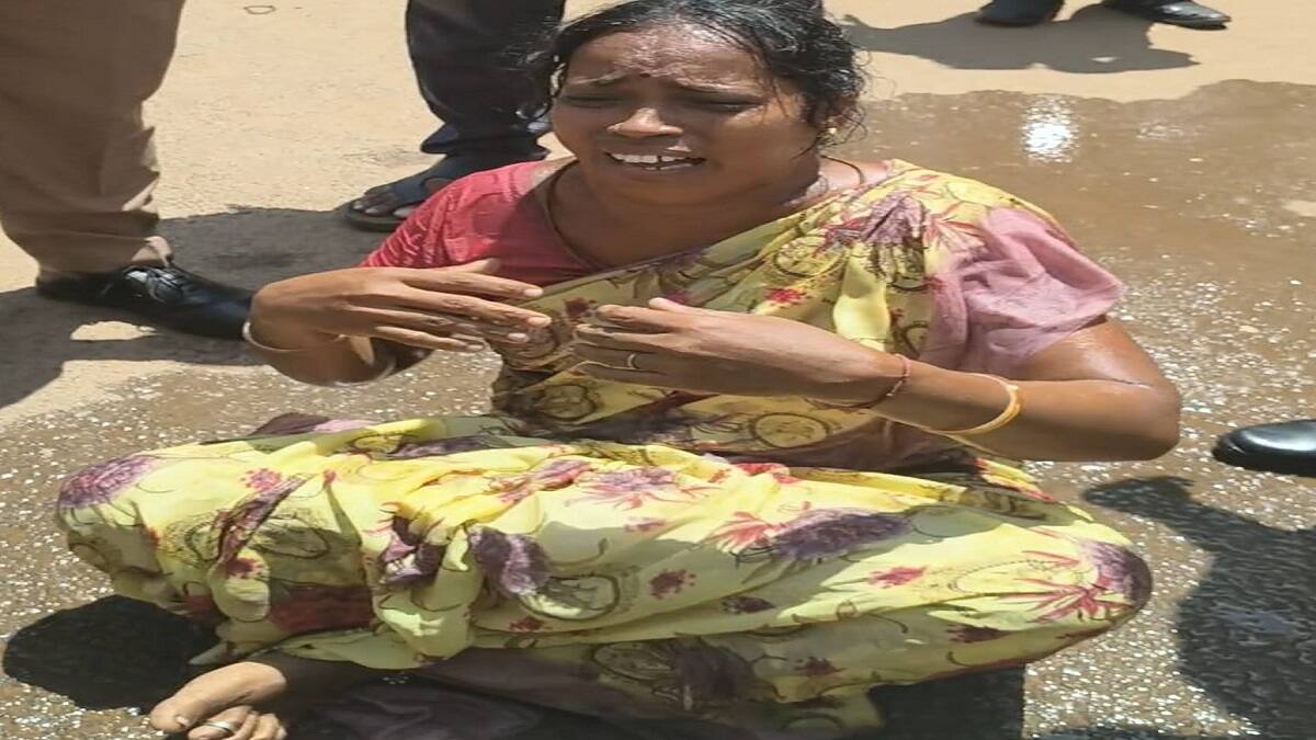 தஞ்சையில் பரபரப்பு: மகனின் சிகிச்சை வேண்டி தாய் தீக்குளிக்க முயற்சி! கலெக்டர் அலுவலகத்தில் சோகம்