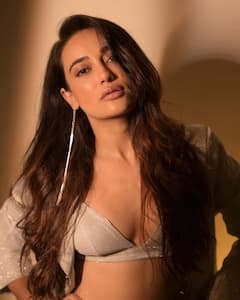 सुरभि ज्योति की 10 तस्वीरें, वक्त के साथ और भी ज्यादा ग्लैमरस हो गई हैं 'कुबूल है' की जोया