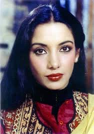 Along with acting, she used to make the audience crazy with her style.