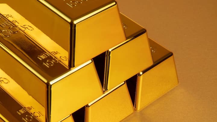 साल 2000 में 10 ग्राम सोना करीब 4,400 रुपये के आसपास था, जबकि आज वही लगभग 1,23,100 के आसपास पहुंच गया है. यानी 25 साल में करीब 25 गुना बढ़ोतरी हुई.