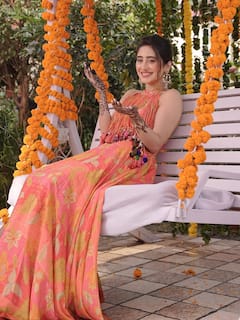 शादी में जाना है तो हल्दी से लेकर मेहंदी तक, शिवांगी जोशी के इन लेटेस्ट लुक से लें इंस्पिरेशन, खूब ग्लो करेगा फेस