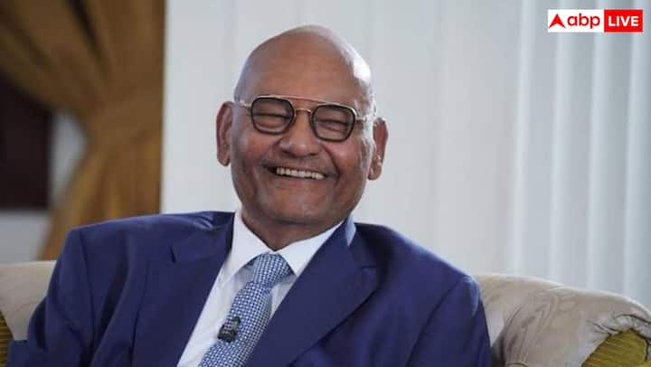 पटना के रिचेस्ट पर्सन की बात करें तो एक ही नाम जुबान पर आता है और वह नाम है अनिल अग्रवाल का. हम वेदांता ग्रुप के मालिक की बात कर रहे हैं. पटना में पैदा हुए अनिल आज करोड़ों के मालिक हैं. साल 2024 के मुताबिक, उनकी नेटवर्थ 14790 करोड़ रुपये है. इन्हें मेटल किंग के नाम से भी जाना जाता है.