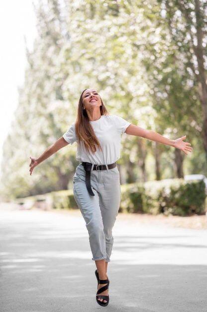 जर तुम्ही हा व्यायाम केला तर तुमच्या कंबरेचा भाग मोकळा होतो, पाठ सैल होते आणि चालणं अधिक आरामदायक व प्रभावी होतं.