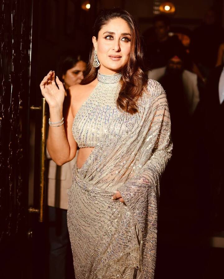 करिश्मा के बाद उनकी बहन करीना ने बॉलीवुड में कदम रखा. करीना अभी भी बॉलीवुड में एक्टिव हैं औऱ अपनी शानदार एक्टिंग से लोगों का दिल जीत रही हैं.