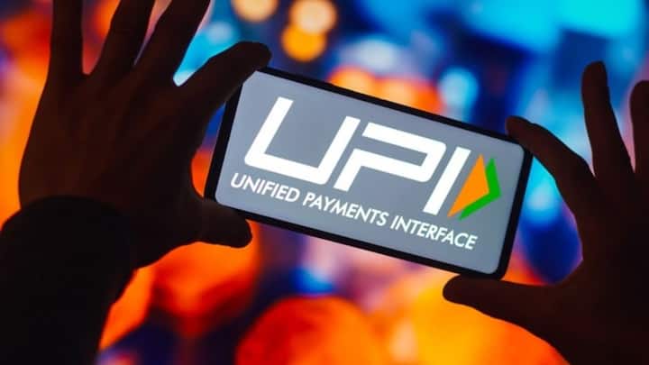 आपको अपने UPI ऐप में जाकर UPI International के ऑप्शन को ऑन करना जरूरी है. कुछ बैंकों में यह सेटिंग डिफॉल्ट रूप से बंद होती है. इसे एक्टिवेट करने के बाद आप विदेशों में भी अपने भारतीय खाते से भुगतान कर पाएंगे.