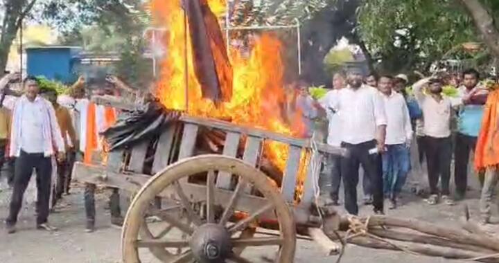 गेल्या सहा दिवसापासून उपोषण सुरु आहे, याकडे प्रशासनाचे दुर्लक्ष होत असल्याचा आरोप करण्यात आला आहे.