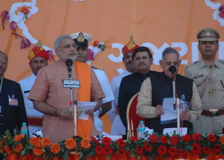 Let us know that on Tuesday, PM Modi shared some glimpses of his political journey with fans. On one side, he shared the fresh picture of today, taking oath as CM of Gujarat and on the other side.