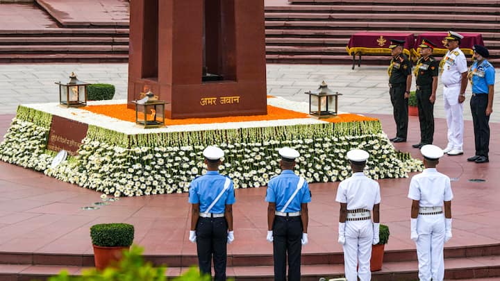 Indian Air Force personnel march proudly at the National War Memorial, New Delhi. (Image Source: PTI Images)