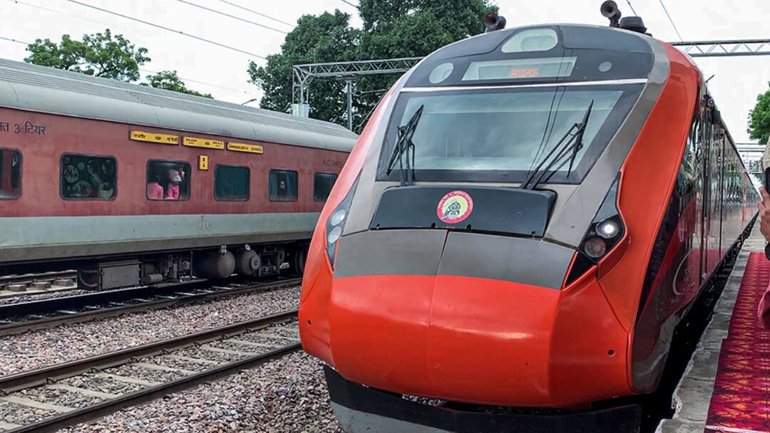 MP News: खजुराहो-वाराणसी के बीच दौड़ेगी वंदे भारत, बुंदेलखंड को बड़ा फायदा, यात्रियों को मिलेगा शानदार अनुभव vande bharat express from khajuraho to varanasi Bundelkhand to benefit from it MP News: खजुराहो-वाराणसी के बीच दौड़ेगी वंदे भारत, बुंदेलखंड को बड़ा फायदा, यात्रियों को मिलेगा शानदार अनुभव