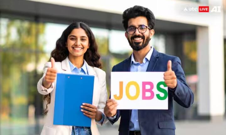 અરજી પ્રક્રિયા ખૂબ જ સરળ છે. સૌપ્રથમ, ઉમેદવારોએ BEL ની સત્તાવાર વેબસાઇટ, bel-india.in ની મુલાકાત લેવી આવશ્યક છે. હોમપેજ પર “Online Apply” લિંક પર ક્લિક કરો. તમારી વ્યક્તિગત માહિતી દાખલ કરો અને નવી નોંધણી પૂર્ણ કરો. પછી, બધા જરૂરી દસ્તાવેજો અપલોડ કરો અને અરજી ફી ચૂકવો. બધા પગલાં પૂર્ણ કર્યા પછી, ફોર્મ સબમિટ કરો અને પ્રિન્ટઆઉટ સાચવો.