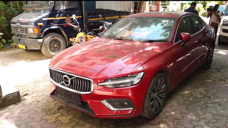 <div>Luxury Car Smuggling Syndicate Targeted: ED Raids Homes Of Film Stars & Traders</div>
