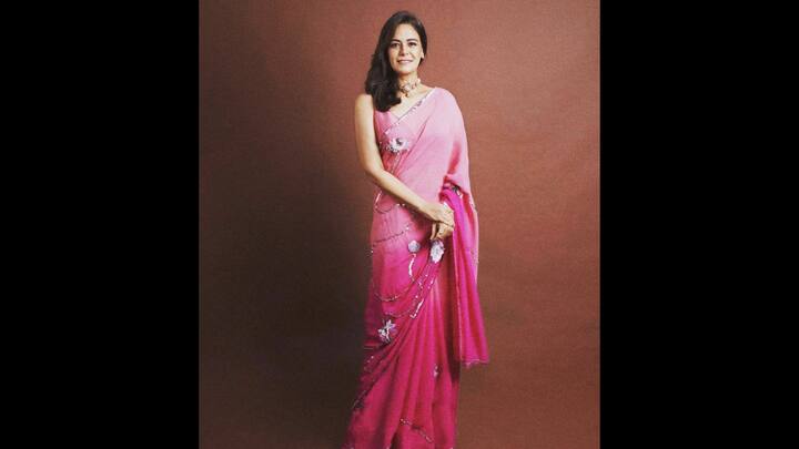 8. Dual Pink Toned Saree: Mona Singh embraces classic grace in this mesmerising pink saree adorned with delicate floral embellishments and dainty sequin detailing. The soft drape paired with minimal accessories and effortless charm makes this look a picture of modern femininity. Perfect for festive soirées, wedding receptions, or cocktail nights, this stunning pink ensemble is all about understated glamour and timeless poise. (Image Source: Instagram/@monajsingh)