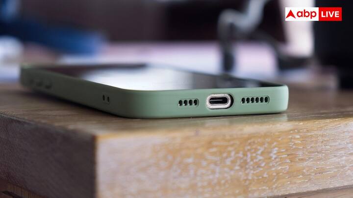 इन सभी बदलाव के बाद फोन निर्माता एक पतला और वाटरप्रूफ डिजाइन तैयार कर रहे हैं. जैसे-जैसे तकनीक विकसित हो रही है स्मार्टफोन और ज्यादा कॉम्पैक्ट और एडवांस्ड होते जा रहे हैं.