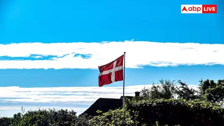 ડેનેબ્રોગ ધ્વજ ગિનિસ વર્લ્ડ રેકોર્ડમાં પણ સ્થાન ધરાવે છે. તેને સત્તાવાર રીતે સૌથી જૂના સતત ઉપયોગમાં લેવાતા ધ્વજ તરીકે માન્યતા આપવામાં આવી છે.