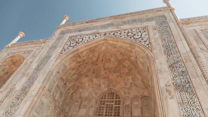 इसके अलावा इसमें कीमती रत्न, जड़ाई और बारीक नक्काशी का काम भी किया गया था, जो इसे दुनिया की सबसे अनोखी इमारत बनाता है.