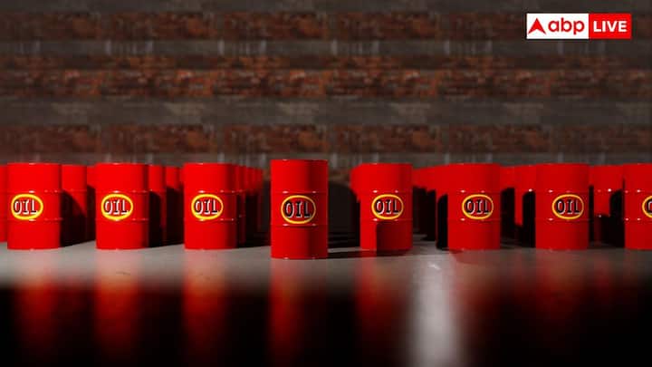 इस टैरिफ को लगाने का मुख्य कारण रूस पर वैश्विक प्रतिबंधों के बावजूद भारत द्वारा रूसी तेल और डिफेंस उपकरण की खरीद है. अमेरिका का कहना है कि इस तरह का व्यापार अप्रत्यक्ष तरीके से यूक्रेन में संघर्ष को बढ़ावा दे रहा है.