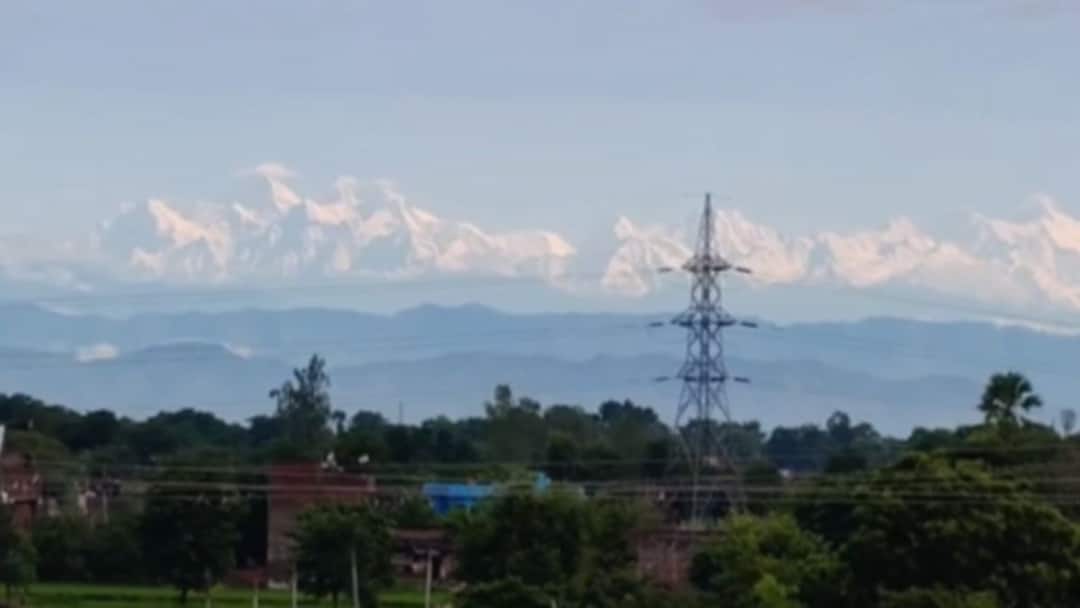 Mount Everest From Bihar Jaynagar As Clear Skies Unveil Rare Himalayan View WATCH Video Mount Everest Shines Bright From Bihar’s Jaynagar As Clear Skies Unveil Rare Himalayan View: WATCH