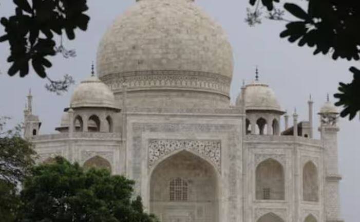 ਜੇਕਰ ਅੱਜ ਤਾਜ ਮਹਿਲ ਵਰਗੀ ਇਮਾਰਤ ਬਣਾਈ ਜਾਵੇ, ਤਾਂ ਇਸਦੀ ਲਾਗਤ ਦਾ ਅੰਦਾਜ਼ਾ ਲਗਾਉਣਾ ਮੁਸ਼ਕਲ ਹੈ। ਹਾਲਾਂਕਿ, ਰਿਪੋਰਟਾਂ ਸੁਝਾਅ ਦਿੰਦੀਆਂ ਹਨ ਕਿ ਉਸੇ ਗੁਣਵੱਤਾ ਵਾਲੇ ਸੰਗਮਰਮਰ, ਨੱਕਾਸ਼ੀ ਅਤੇ ਡਿਜ਼ਾਈਨ ਦੀ ਨਕਲ ਕਰਨ 'ਤੇ ₹4,000 ਕਰੋੜ ਤੋਂ ₹6,500 ਕਰੋੜ ਤੱਕ ਦੀ ਲਾਗਤ ਆ ਸਕਦੀ ਹੈ।