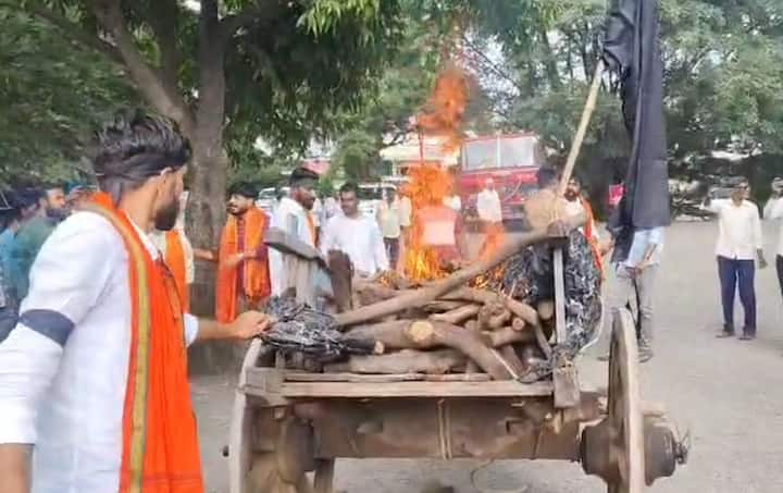 बीड जिल्ह्यातील केज तालुक्यातील कोरडेवाडी येथील ग्रामस्थ आक्रमक झाल्याचे पाहायला मिळाले.