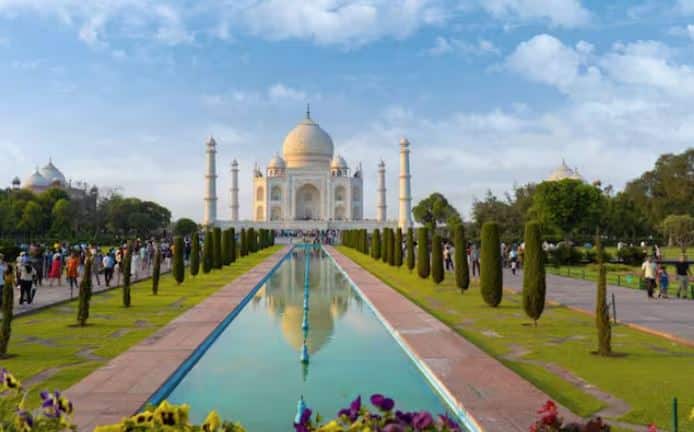 Cost Of Taj Mahal Like Building:  ਤਾਜ ਮਹਿਲ ਸਿਰਫ਼ ਇੱਕ ਇਮਾਰਤ ਨਹੀਂ ਹੈ, ਸਗੋਂ ਕਲਾ, ਪਿਆਰ ਅਤੇ ਕਾਰੀਗਰੀ ਦਾ ਇੱਕ ਸ਼ਾਨਦਾਰ ਸੁਮੇਲ ਹੈ। ਆਓ ਦੇਖੀਏ ਕਿ ਅੱਜ ਇੱਕ ਅਜਿਹੀ ਇਮਾਰਤ ਦੀ ਕੀਮਤ ਕਿੰਨੀ ਹੋਵੇਗੀ।